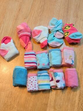NWOT Kids Multi-Color Cotton Socks Pack - Pink, Blue & White